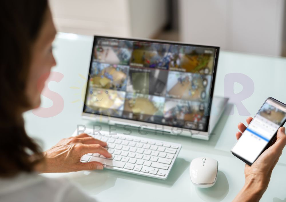 Bố mẹ dễ rơi vào tình trạng “nghiện” xem camera, gây mất tập trung trong công việc